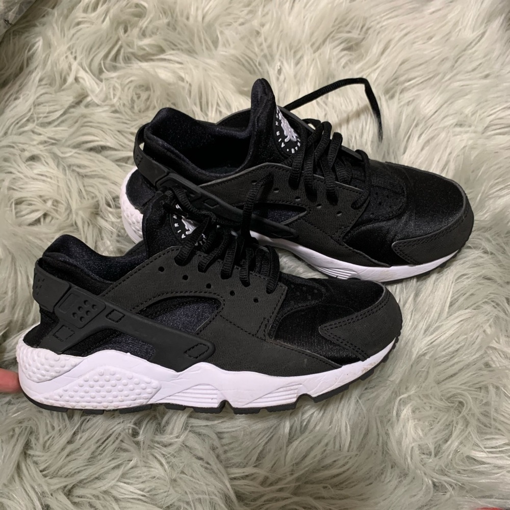 Nike Air black and white